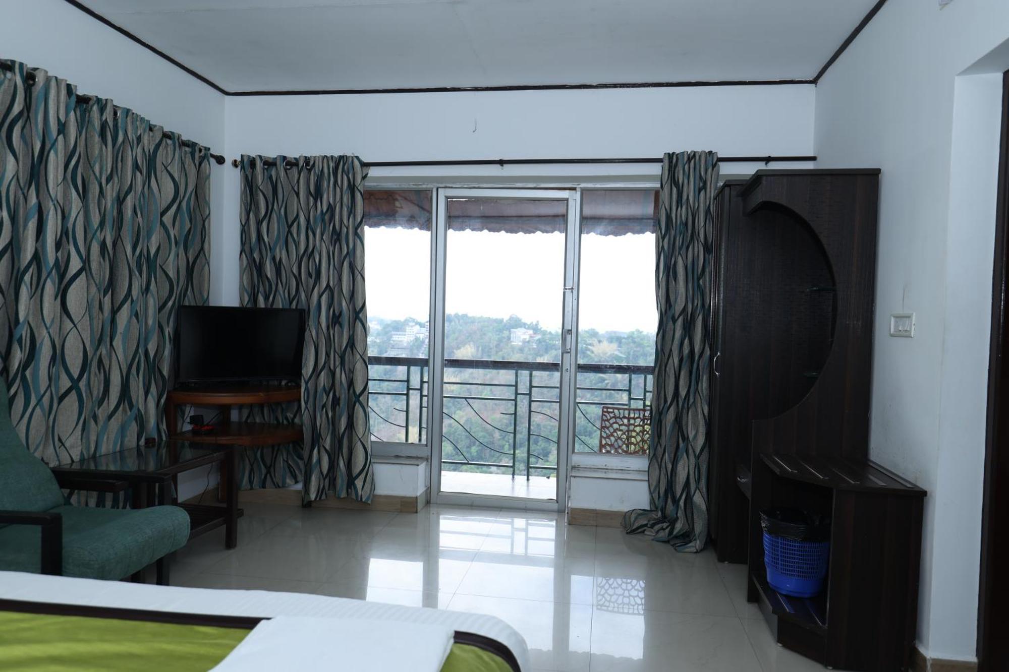 Hotel Lazo Golden Valley ,