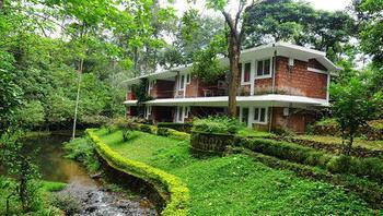 Hotel Falling Waters
