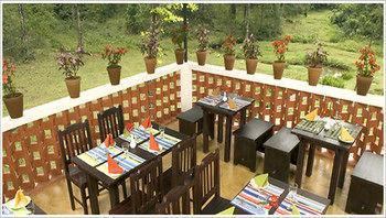 Hotel Falling Waters 3*