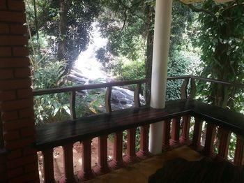 Falling Waters 3*