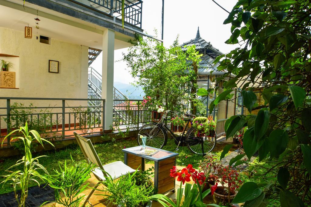 Mistletoe & Cafe * Munnar