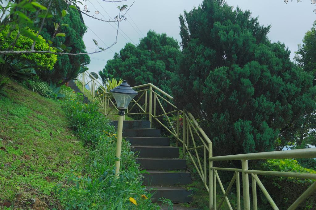 Deshadan Mountain -the Highest In Resort Munnar