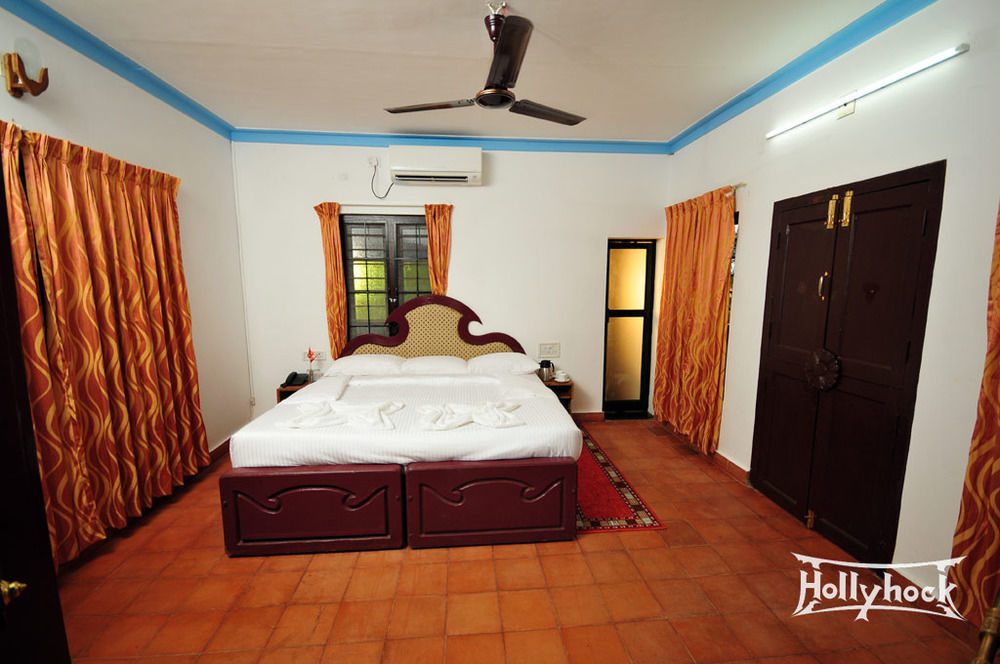 Holly Hock Bed & Breakfast 3*