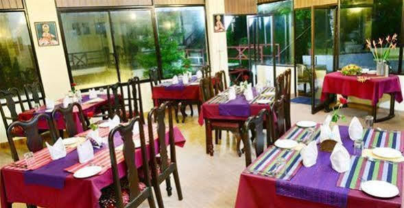 Hotel Violet Woods