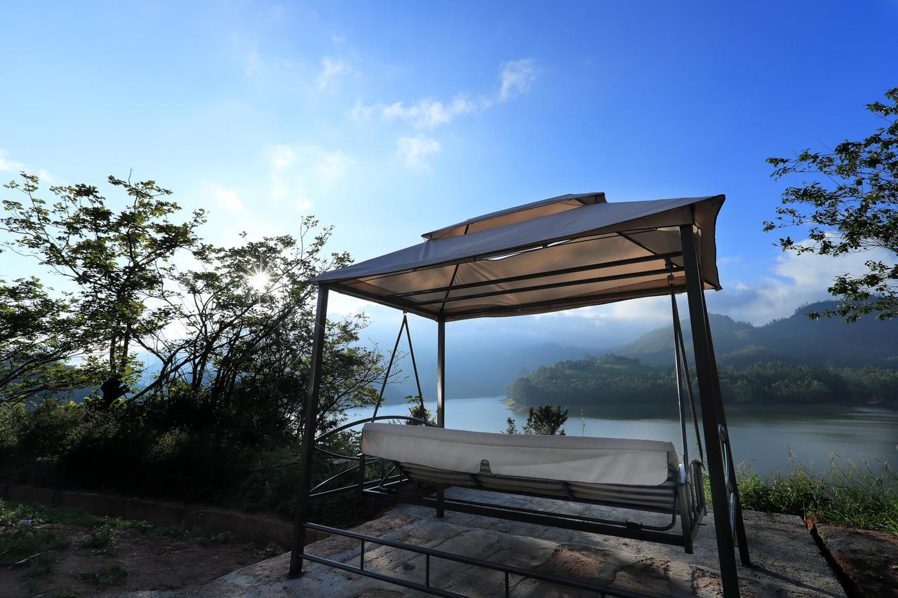 Ottway Hills Near Mattupetty Dam Resort