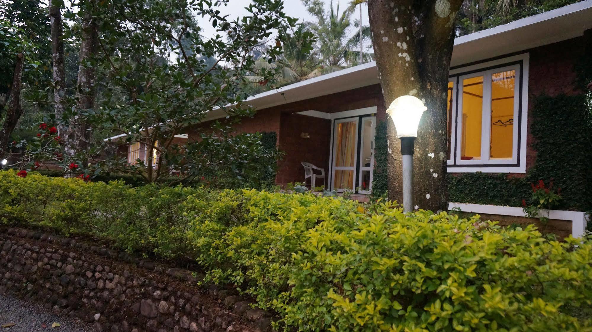 Hotel Falling Waters 3*