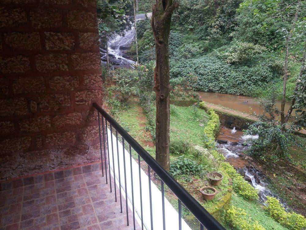 Falling Waters 3*
