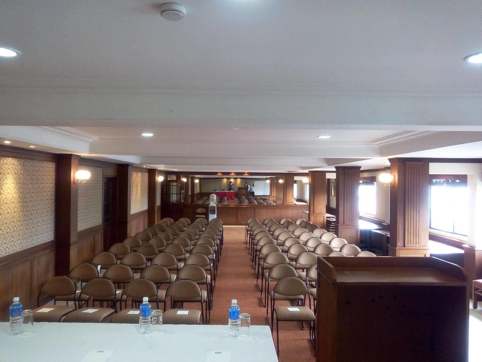 Issacs Residency Hotel 3*