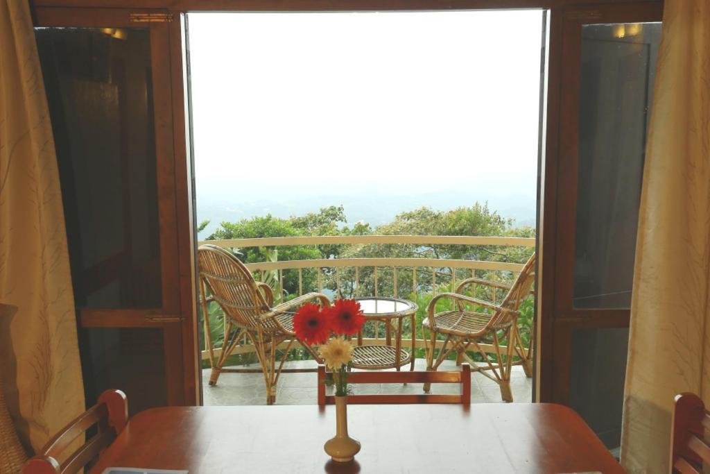 Deshadan Mountain -the Highest In Resort Munnar