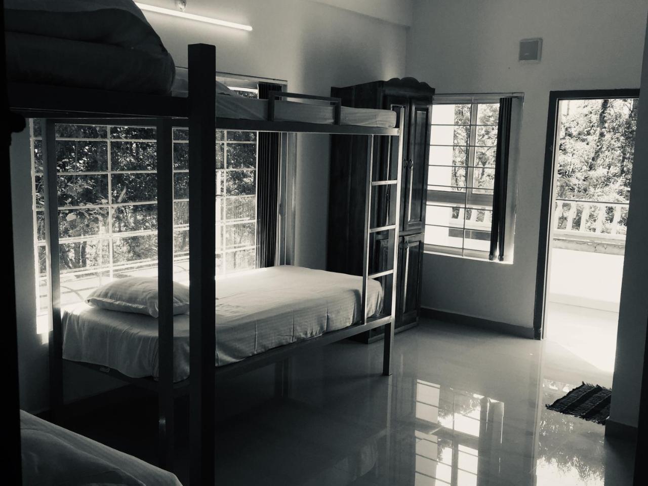 The Lost Hostel, * Munnar