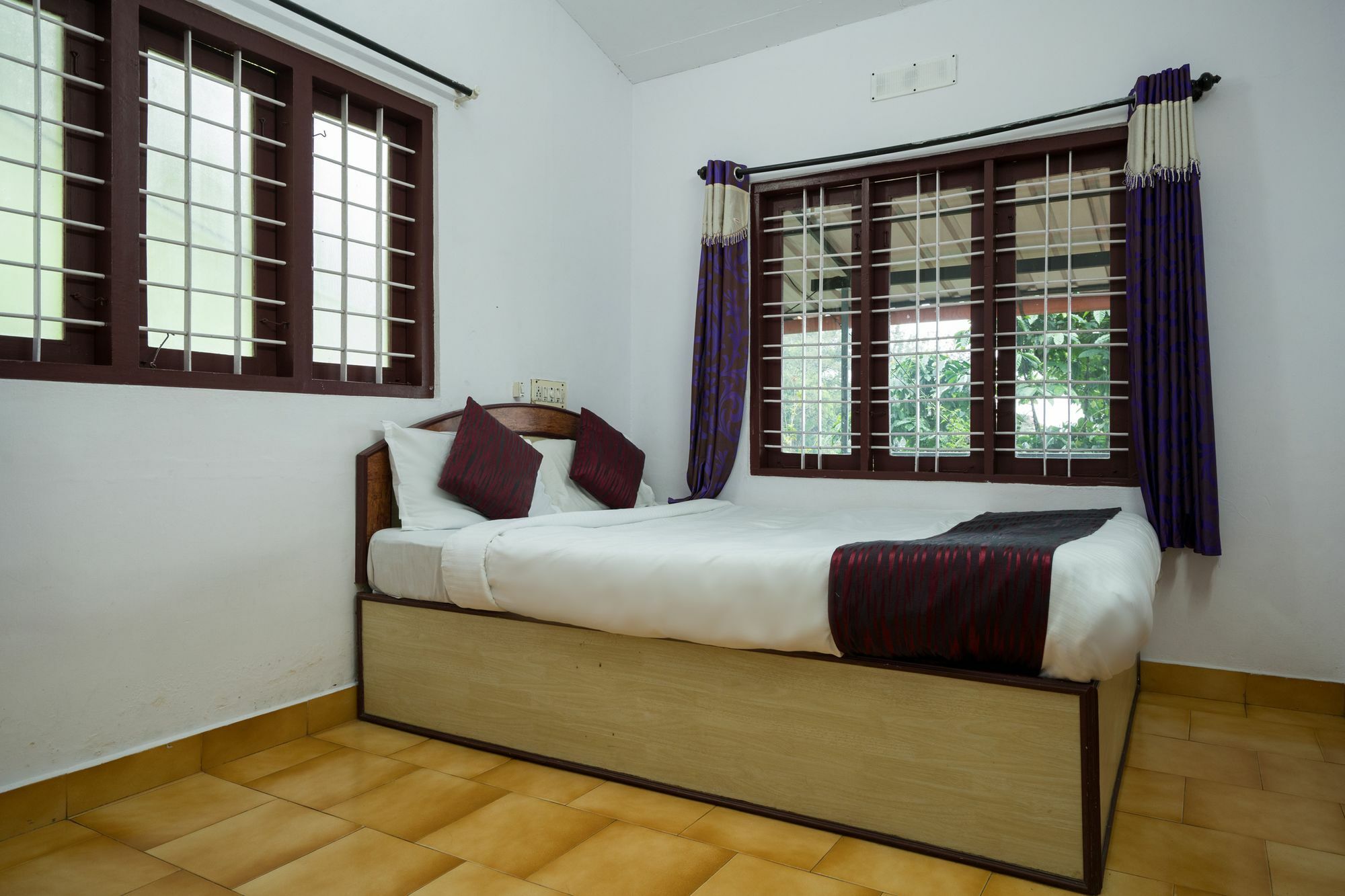 Oyo 10262 Rock Hotel