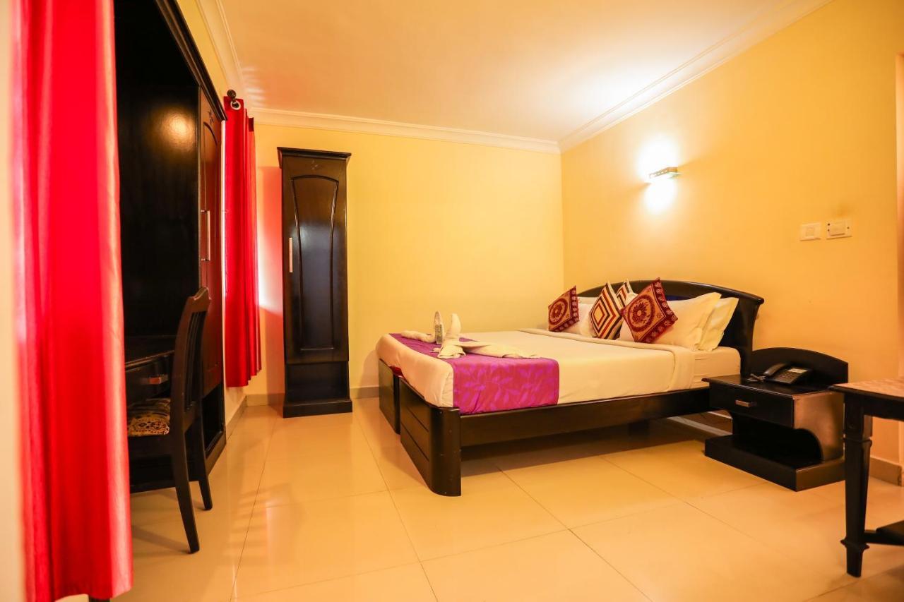 Hotel Emerald 3*