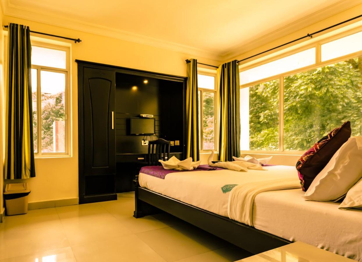 Emerald Hotel 3*