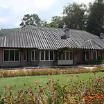 Ama Stays And Trails Tea Estate Bungalows , Munnar