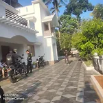 4Bhk White Snow Spacious Holiday Home Munnar