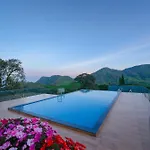 Camelot Resort