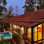 Tealawn Pool Villa, Munnar