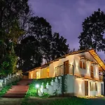 Tealawn Pool Villa, Munnar