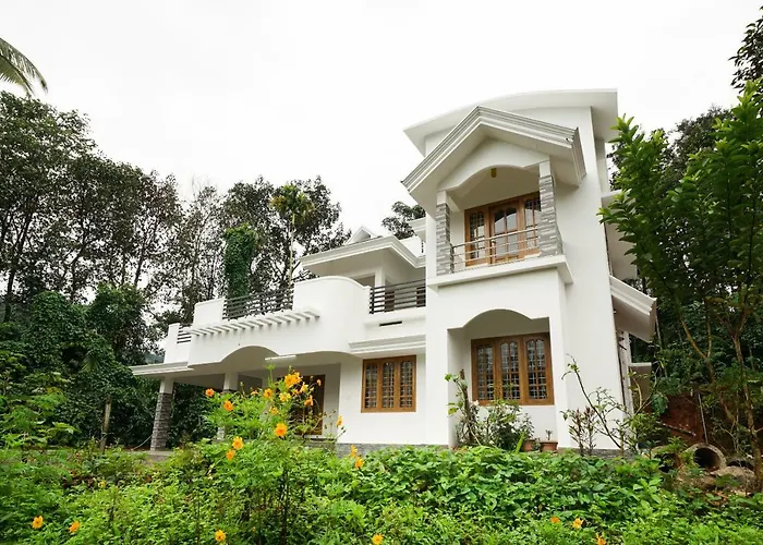 4Bhk White Snow Spacious Holiday Home Munnar