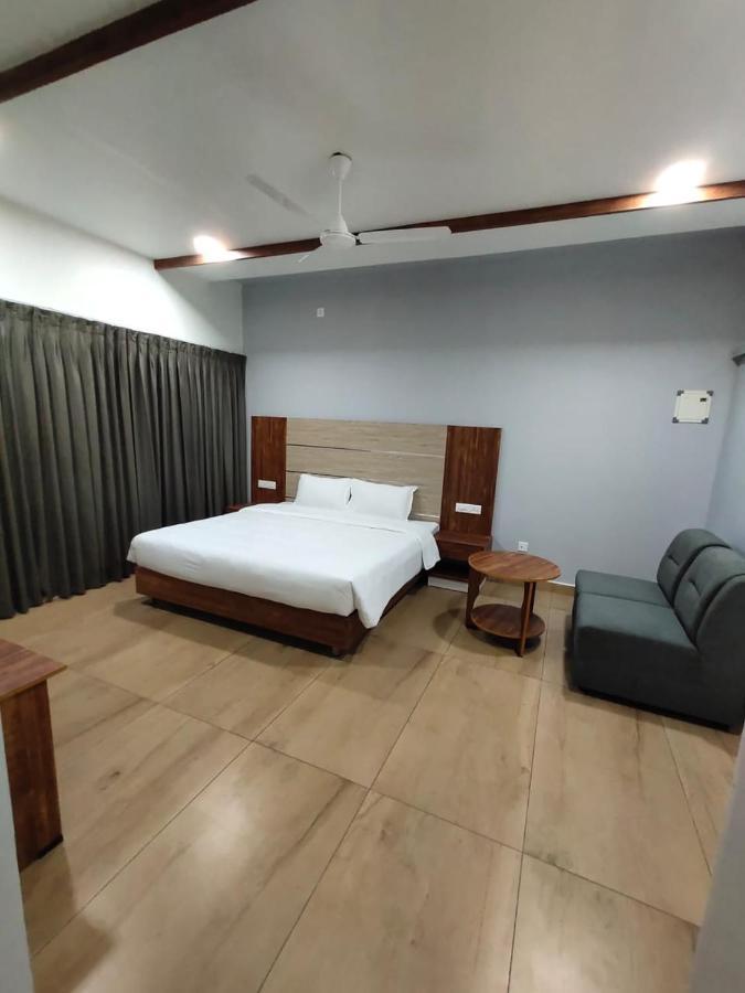 Guest house Majestic & *