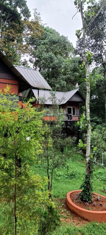 Santhi Hill View Hotel Munnar