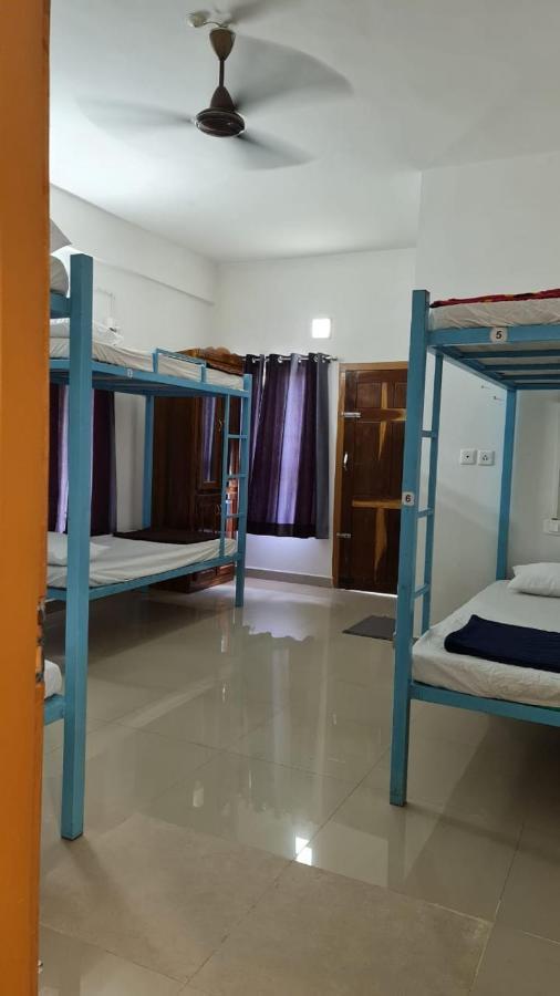 3r Residency Hostel *