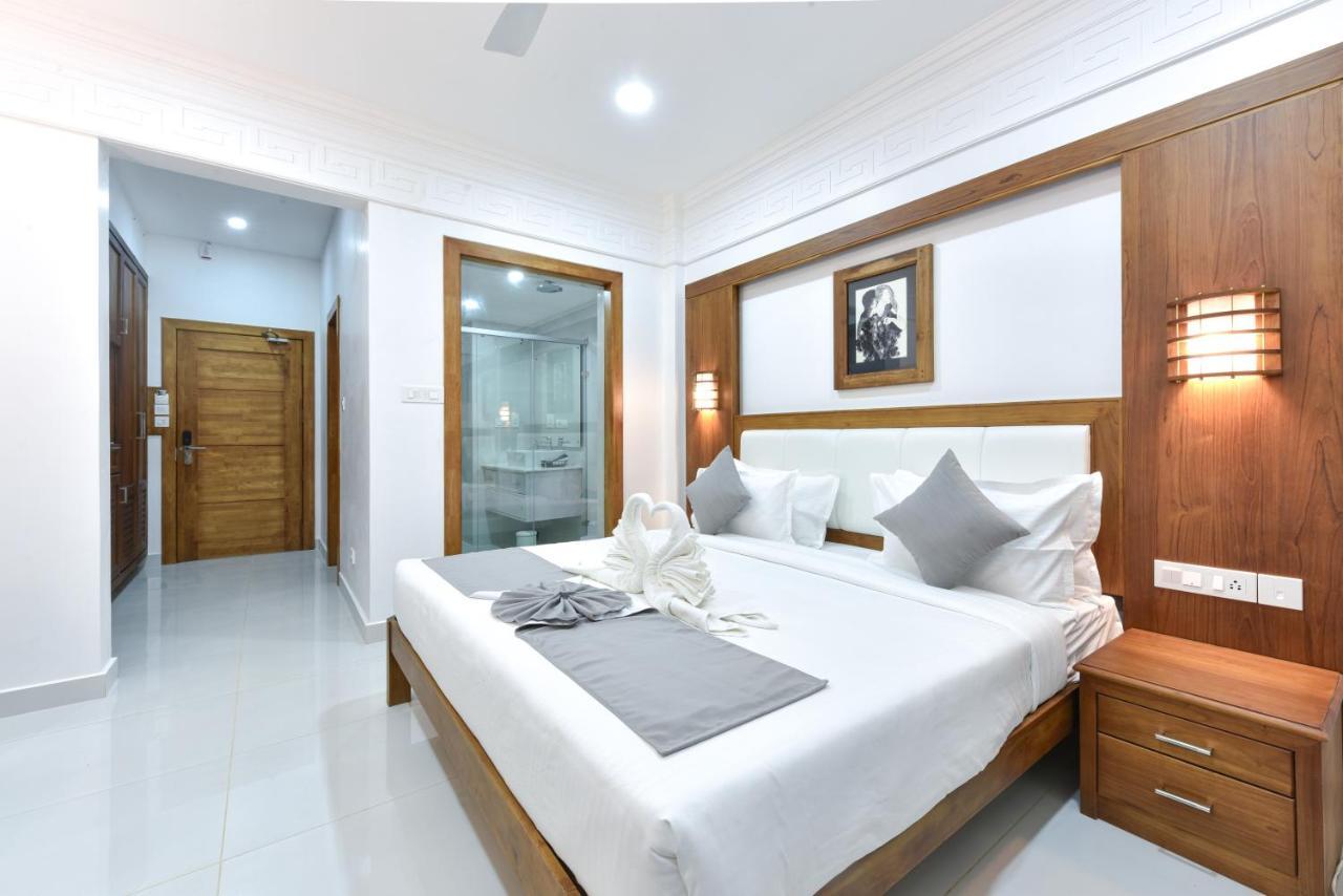White House, Resort 4*