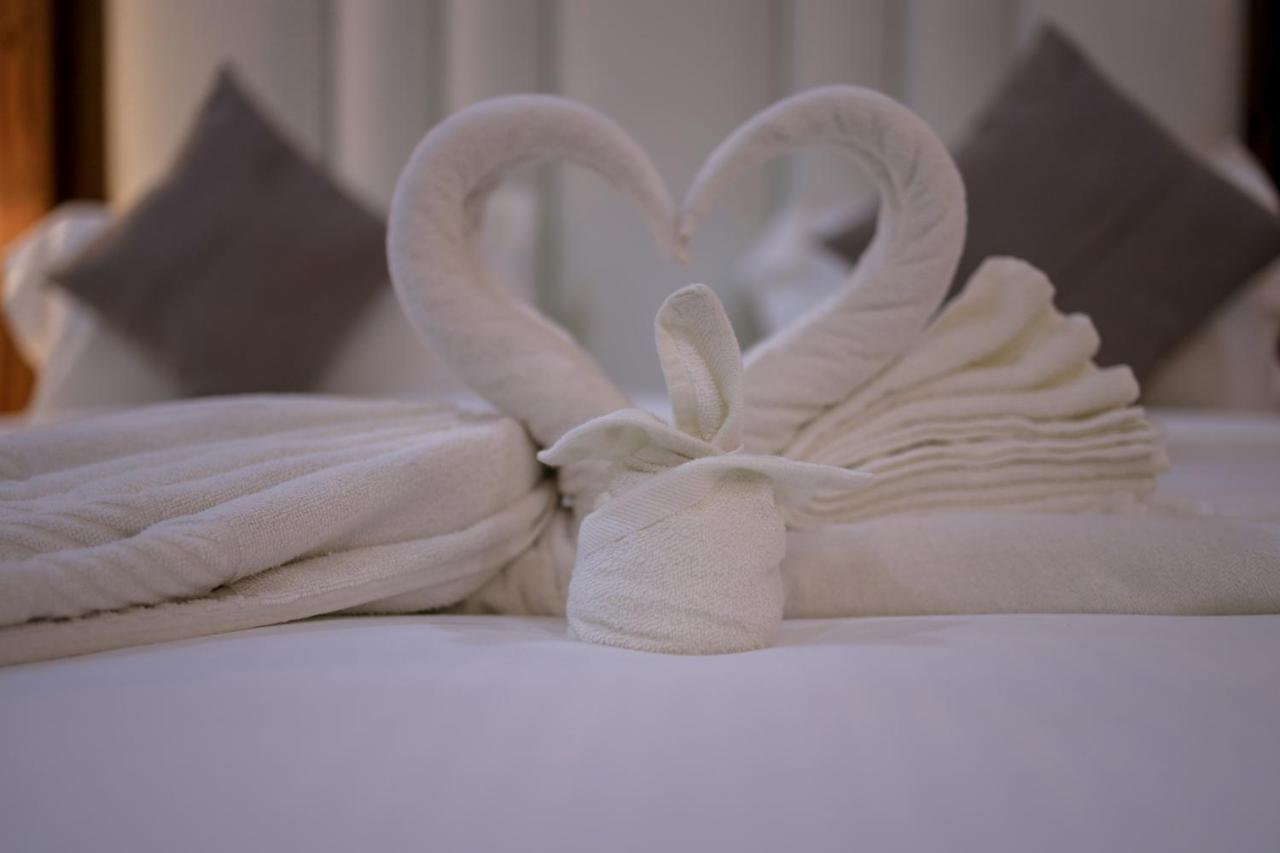 White House, Resort 4*