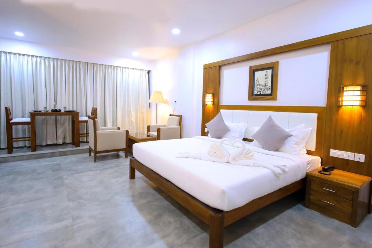 White House, 4*