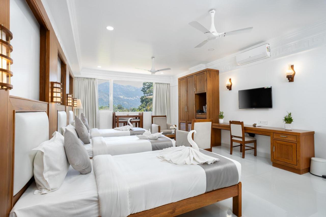 White House, Resort 4*