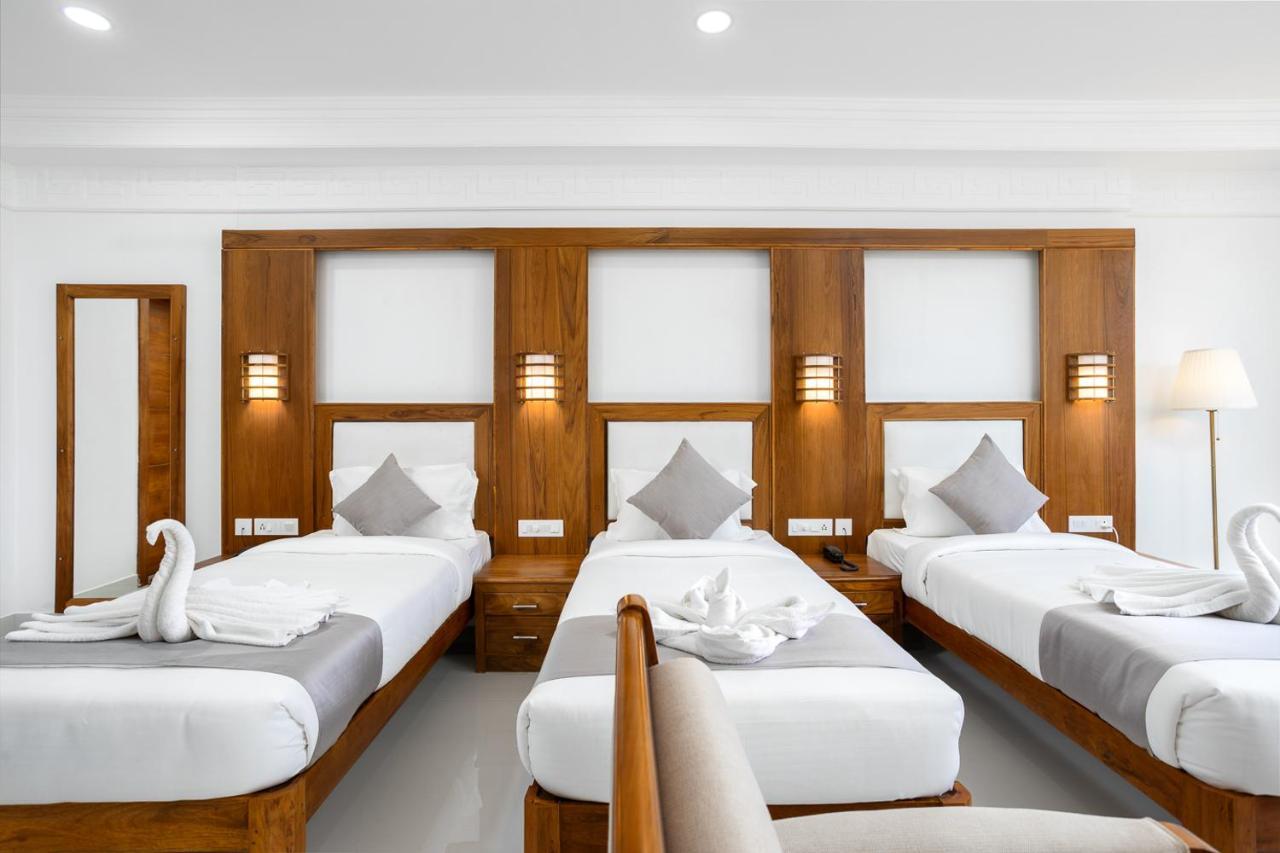 White House, 4*
