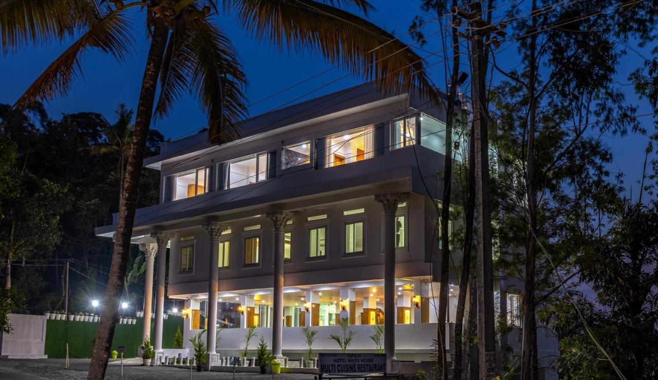 White House, 4*