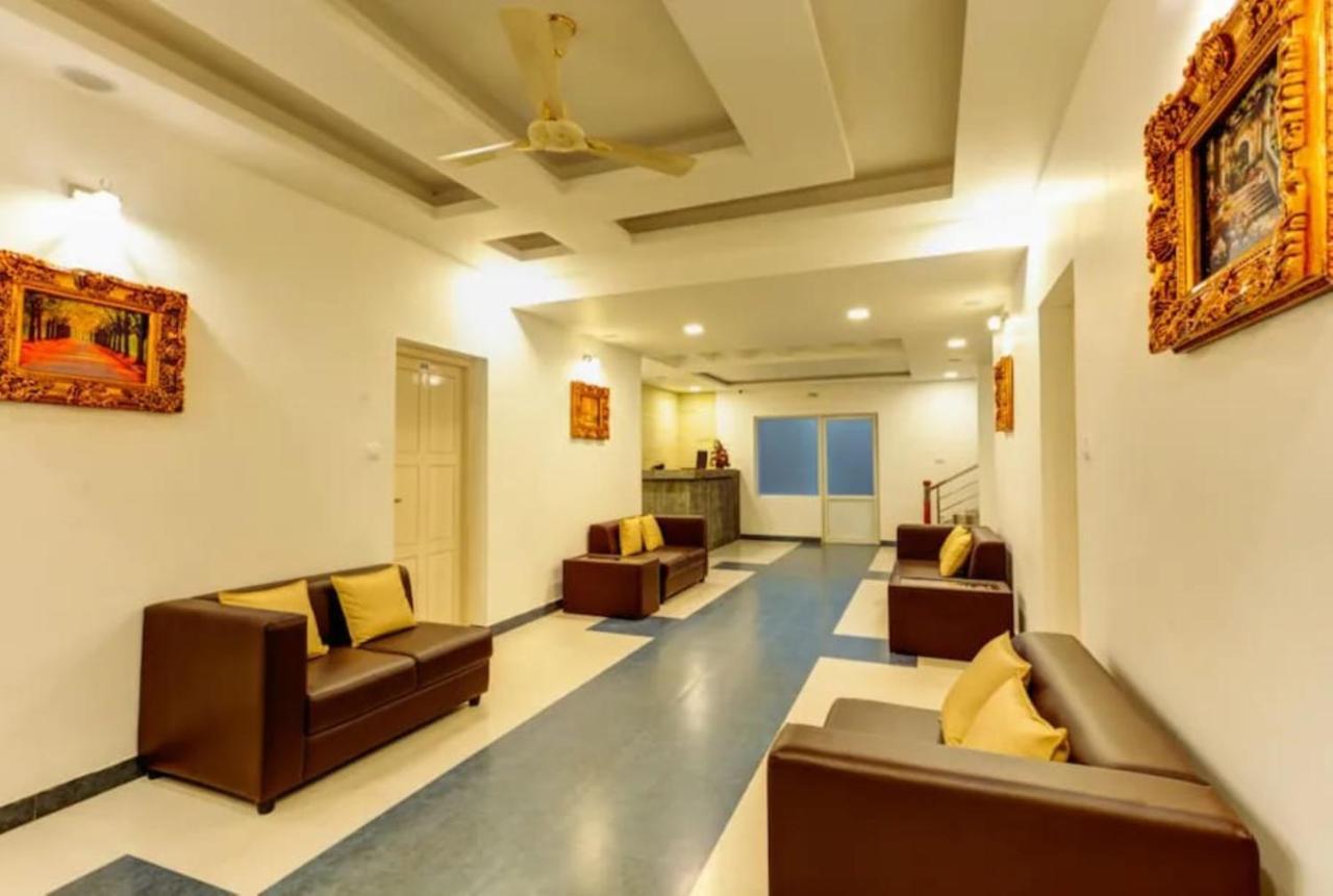 Iceberg Hill View Resort *