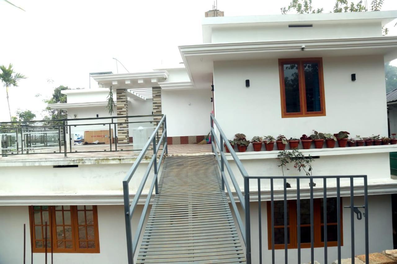 Golden Cherry Homestay Munnar