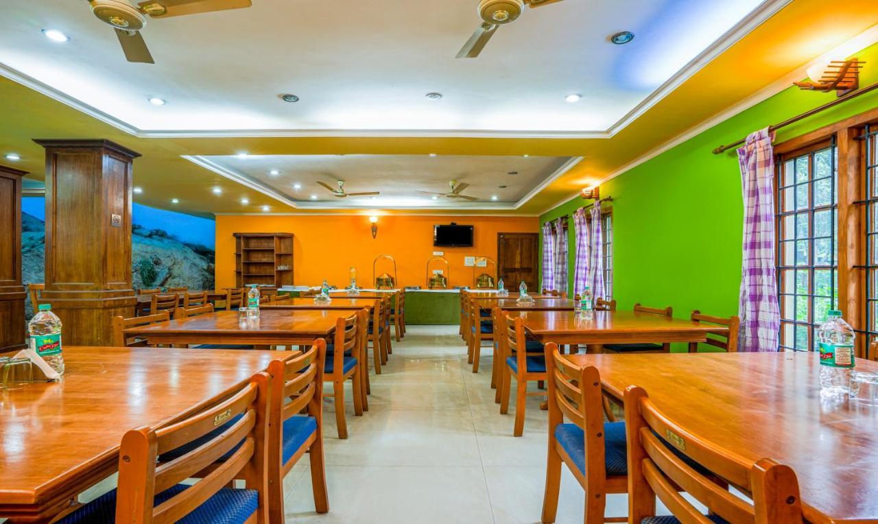 Itsy Classiyo Crown With Balcony Hotel