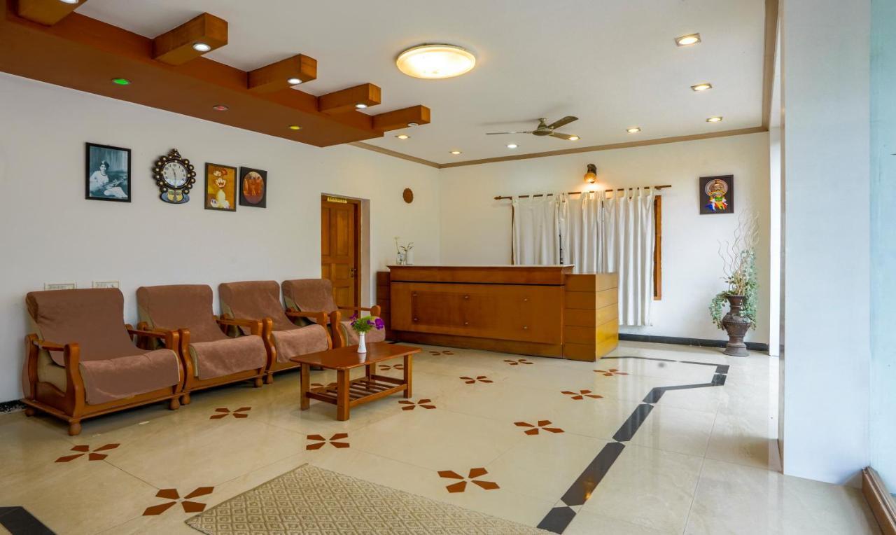 Itsy Classiyo Crown With Balcony Hotel Munnar