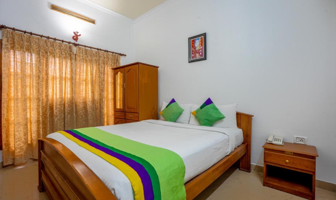 Itsy Classiyo Crown With Balcony Hotel Munnar
