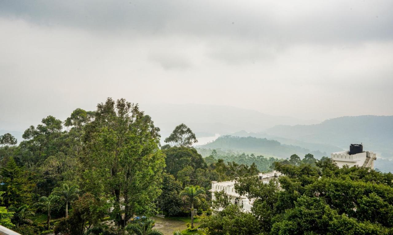Itsy Classiyo Crown With Balcony Munnar