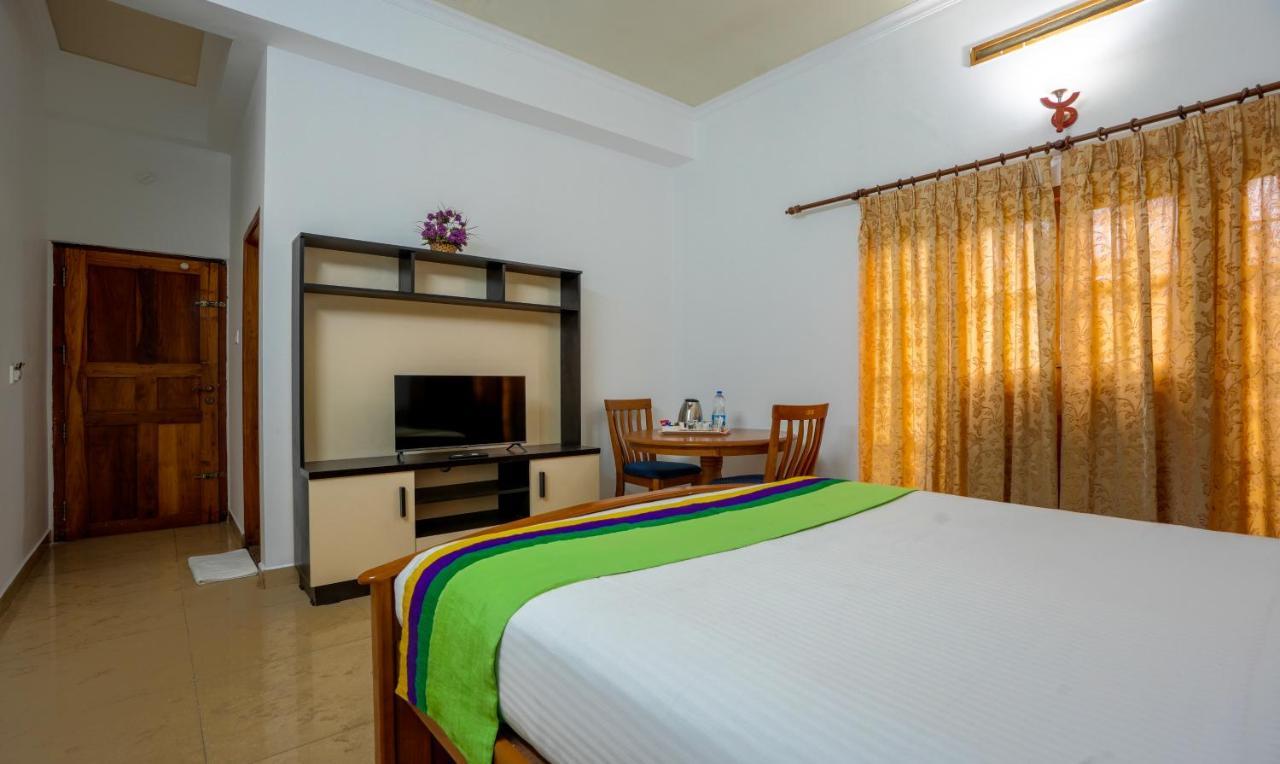 Itsy Classiyo Crown With Balcony Munnar