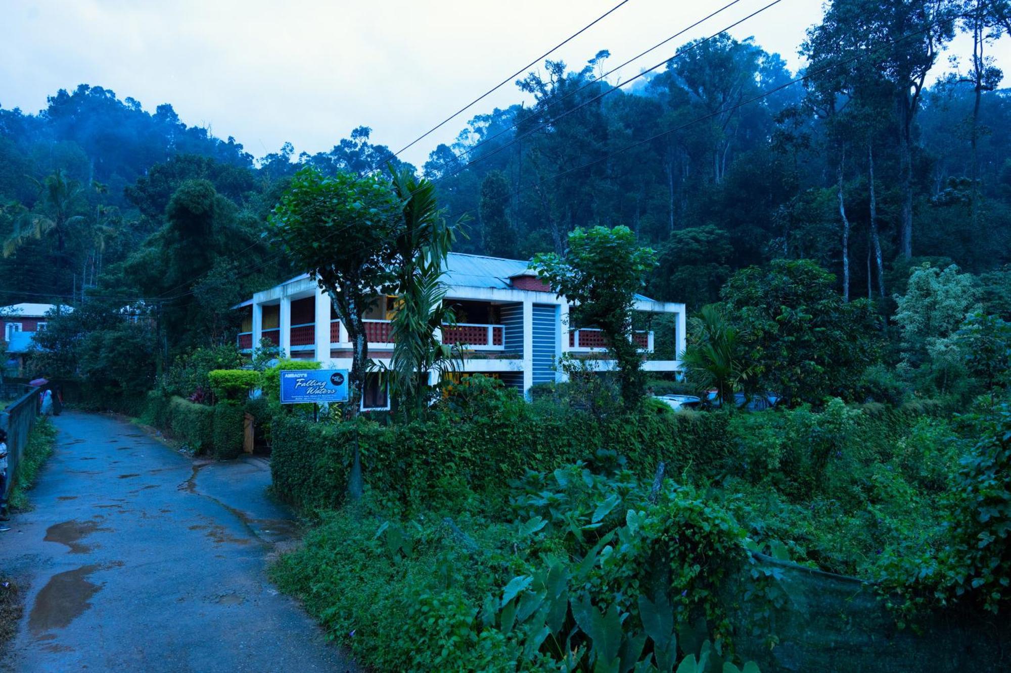 Falling Waters Hotel 3*