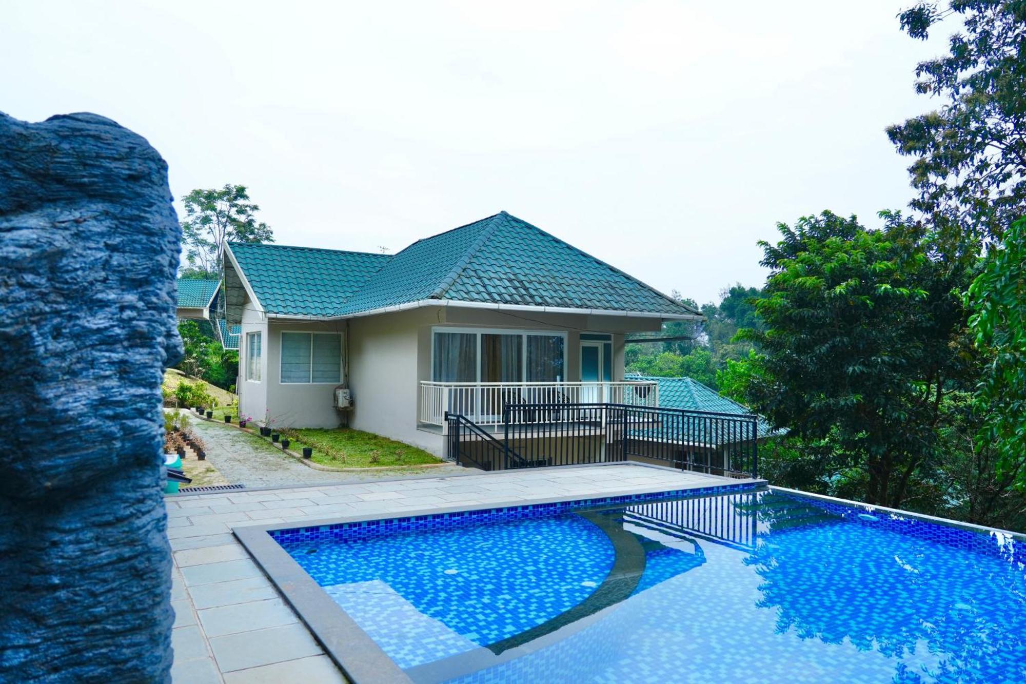 Aveda Mountains And Mist 4* Munnar