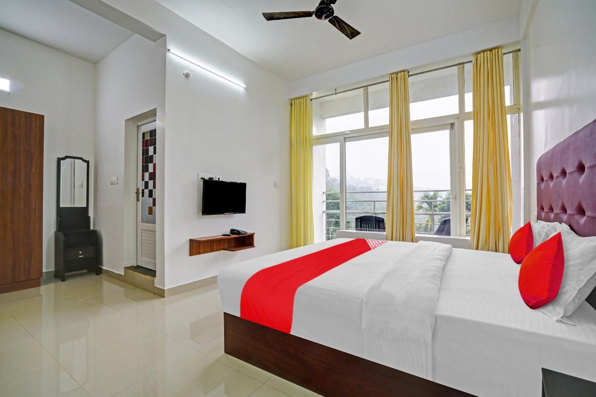 Oyo Flagship 81260 Star Lights Hotel Munnar