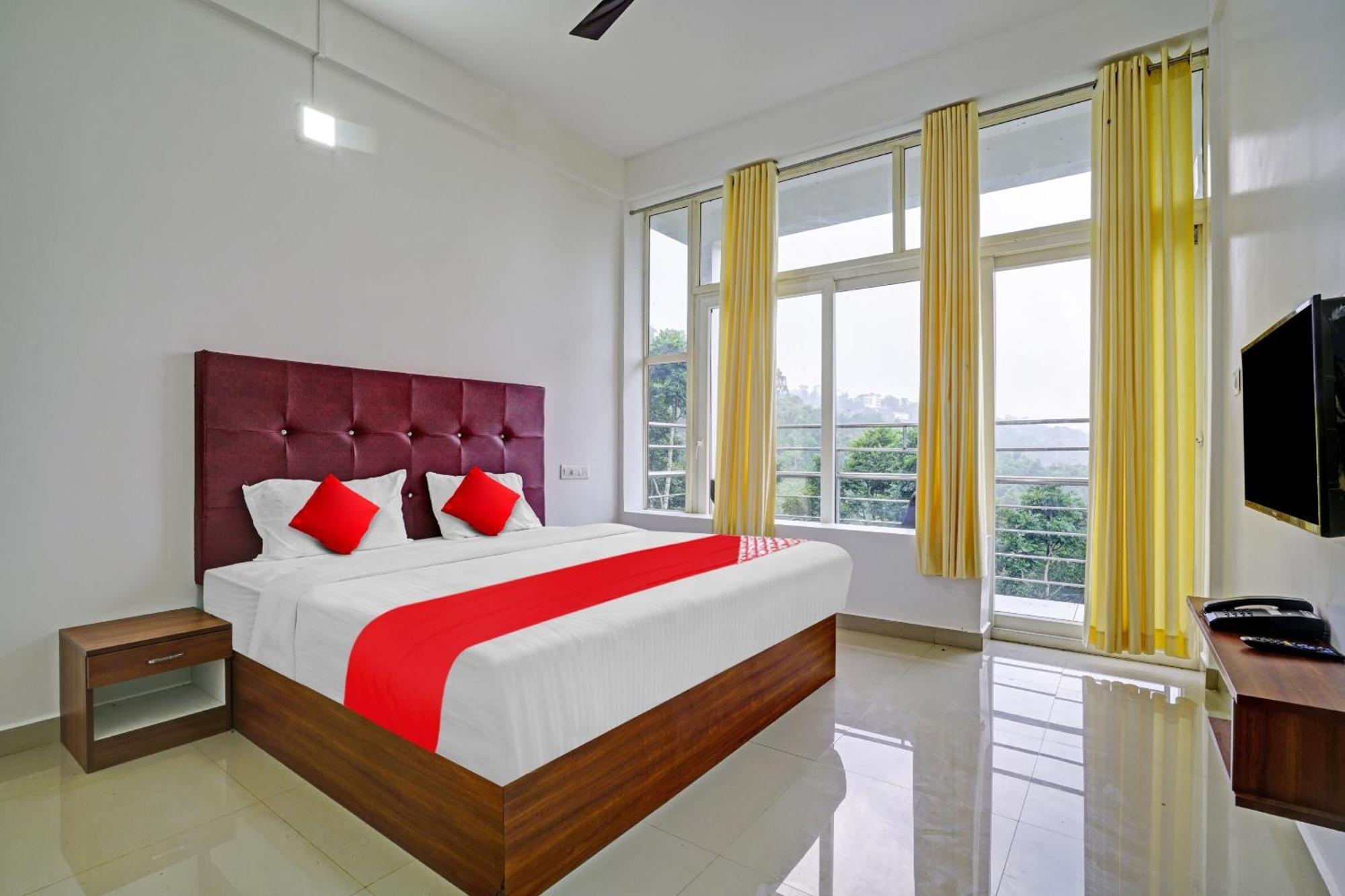 Hotel Oyo Flagship 81260 Star Lights 3*