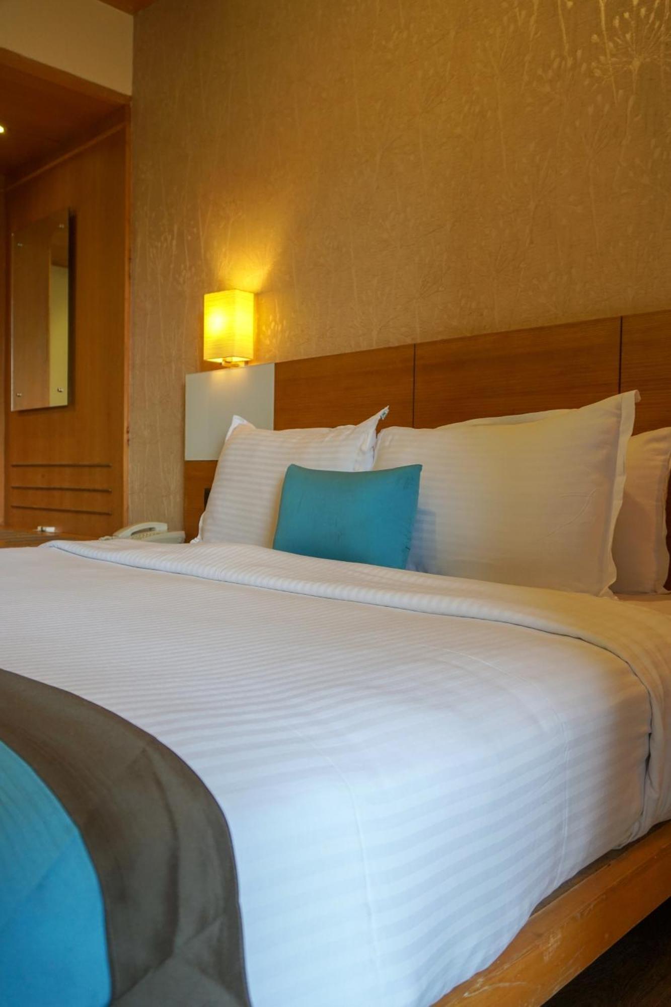 Devonshire Greens - The Leisure And 4*