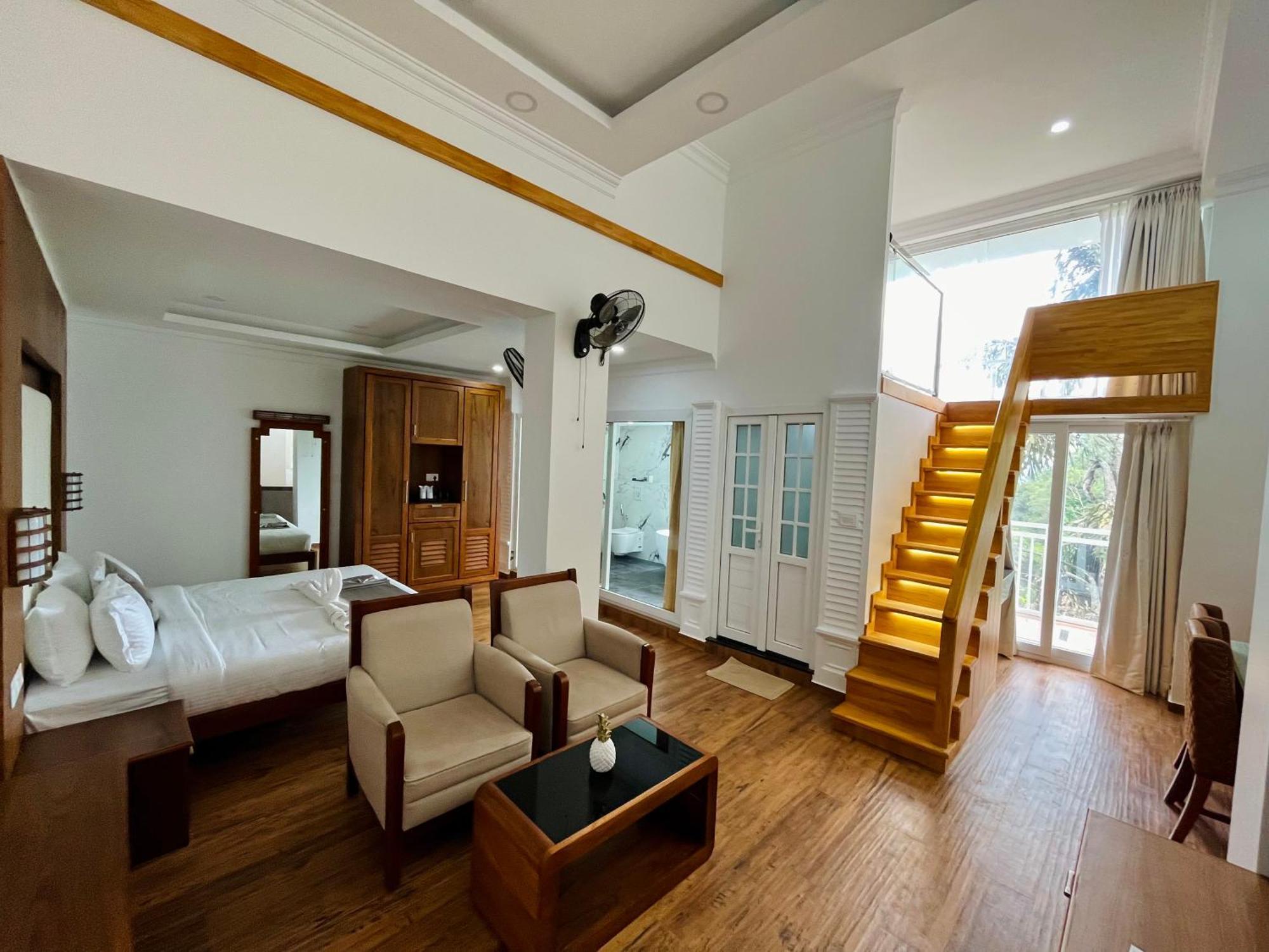 White House, Resort 4*