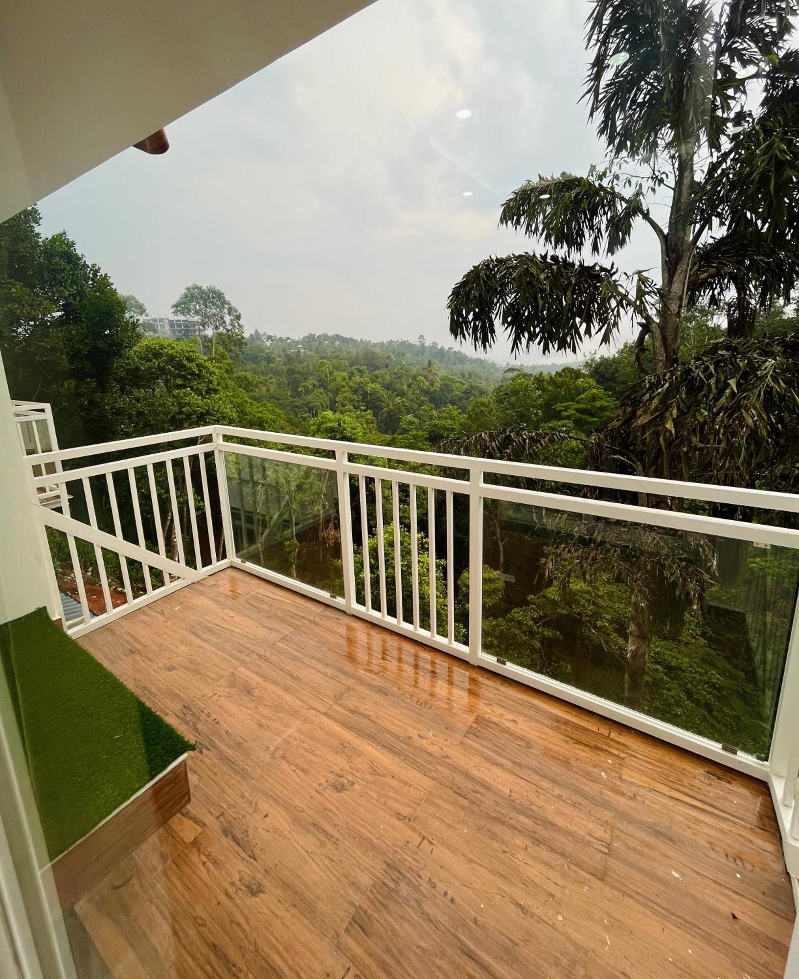 White House, Munnar