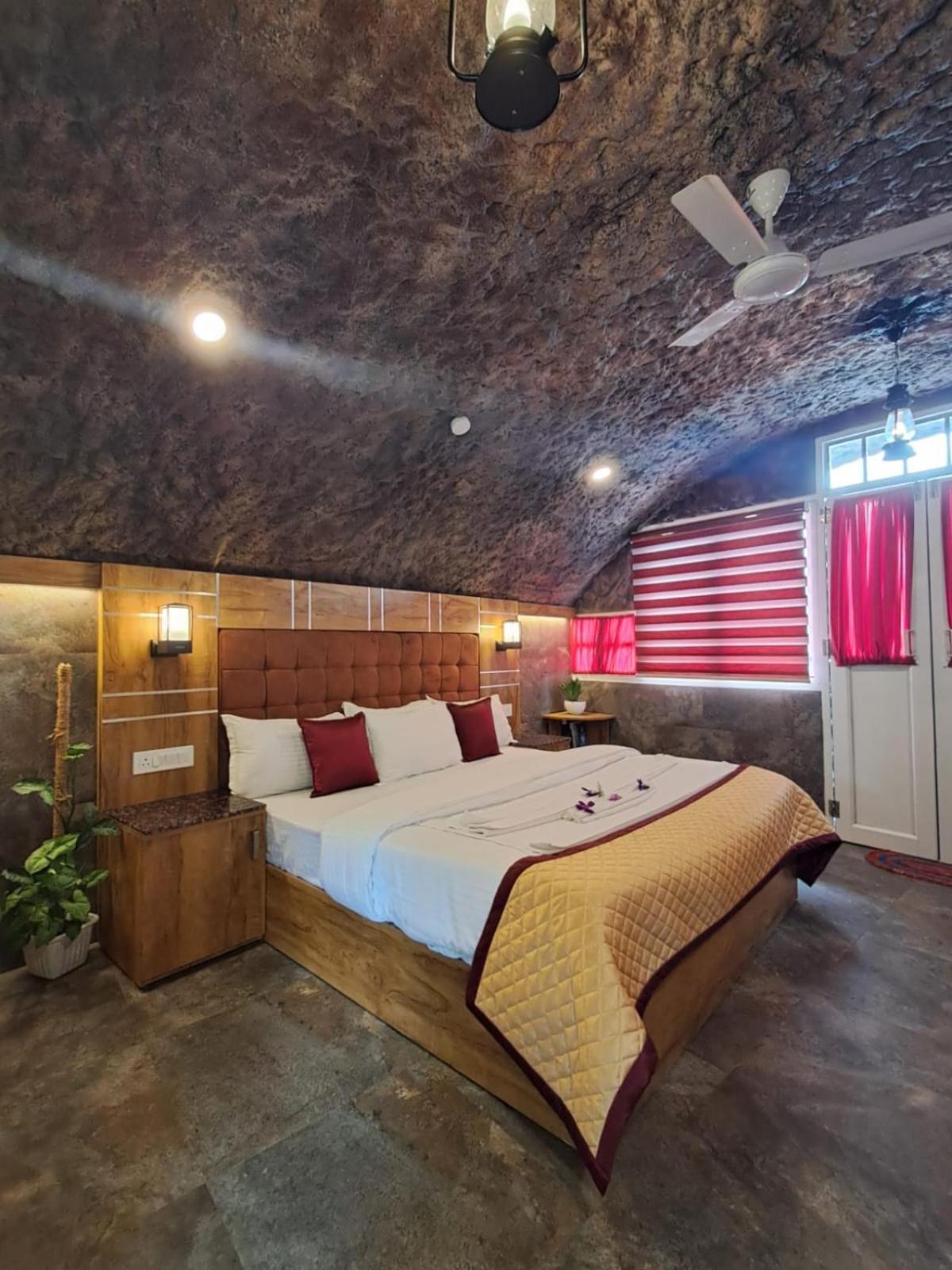 S & B Dreams House *