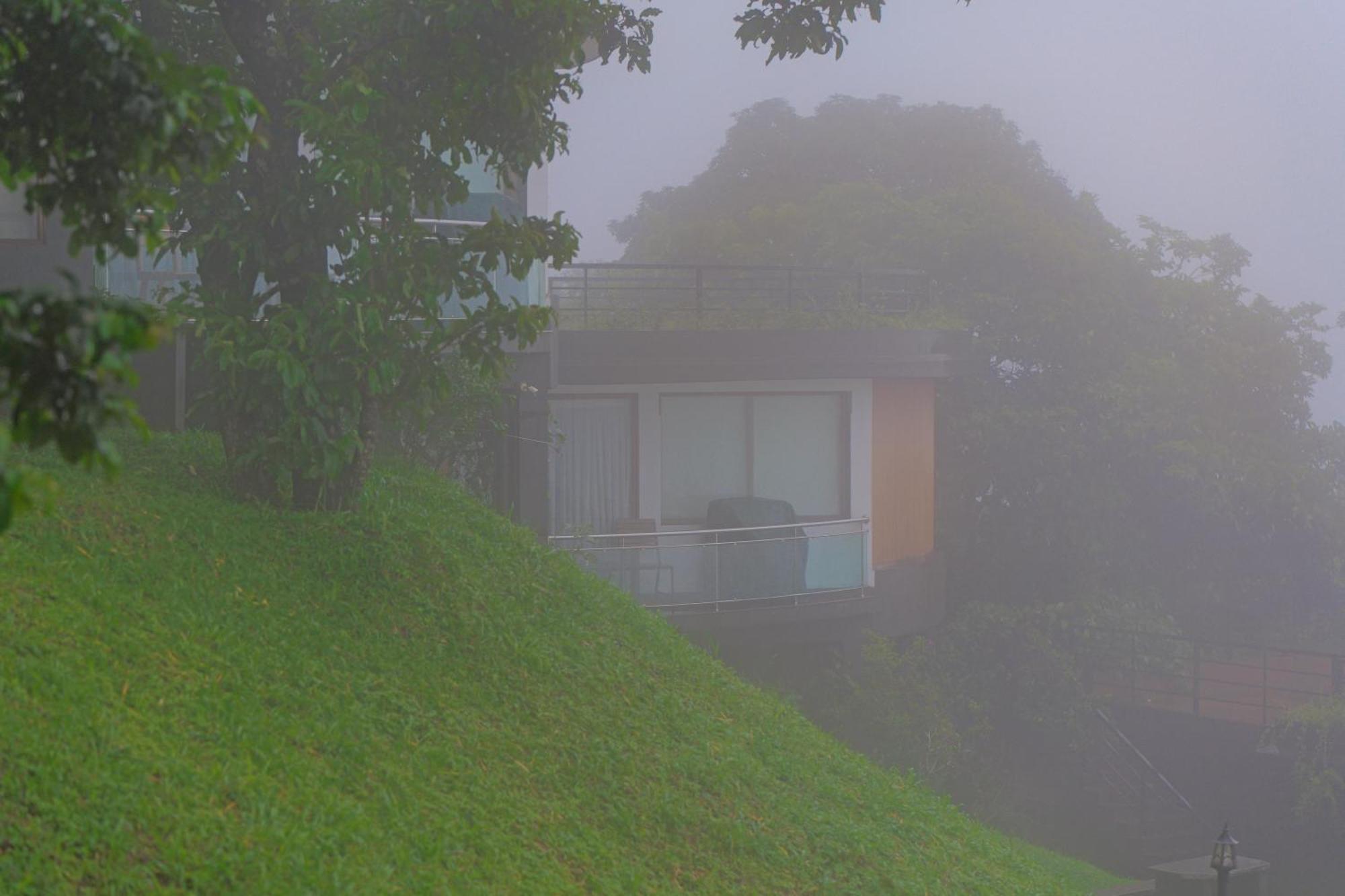 Resort Haze And Kites Munnar
