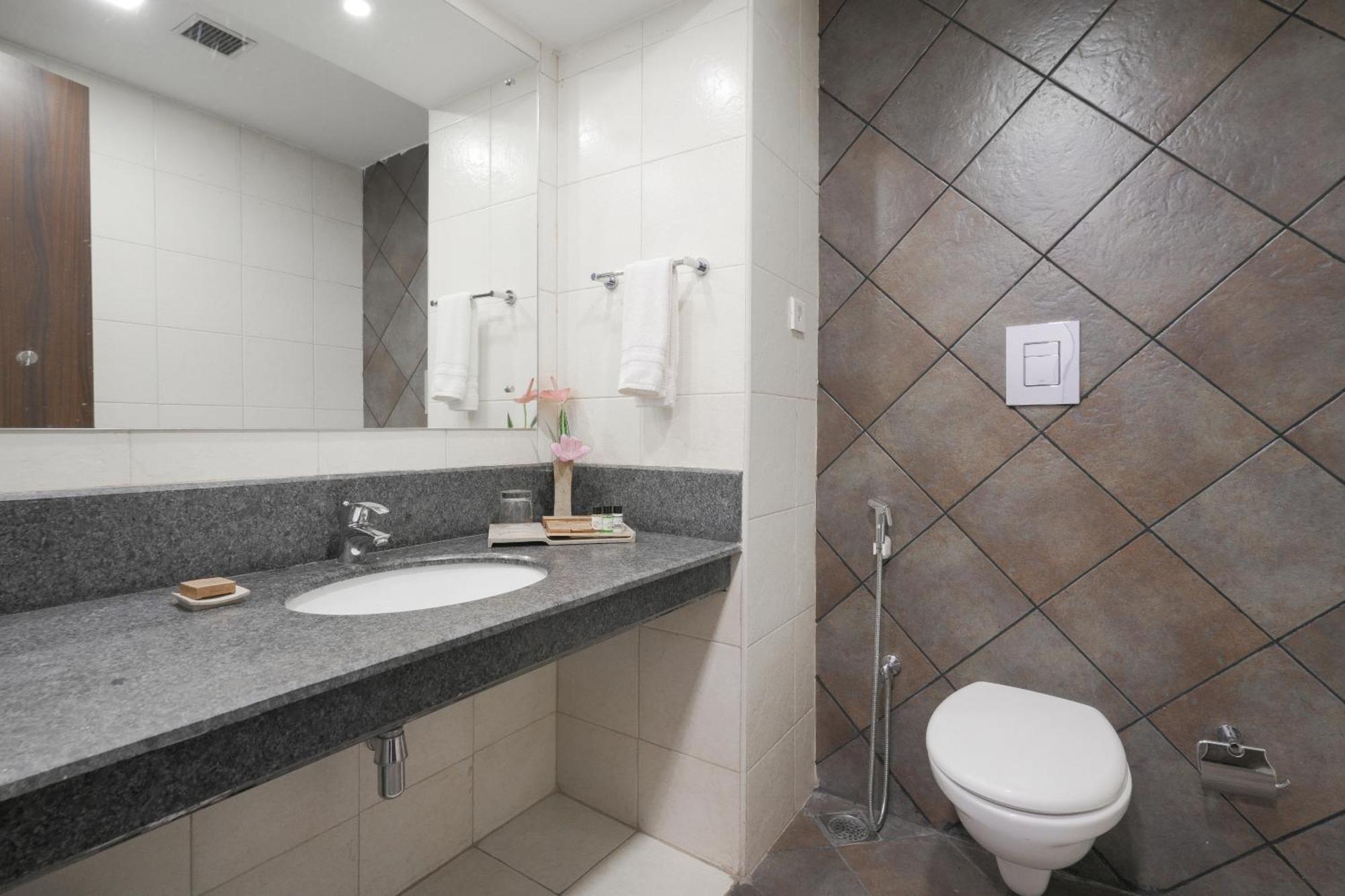 Eastend Resort 3*