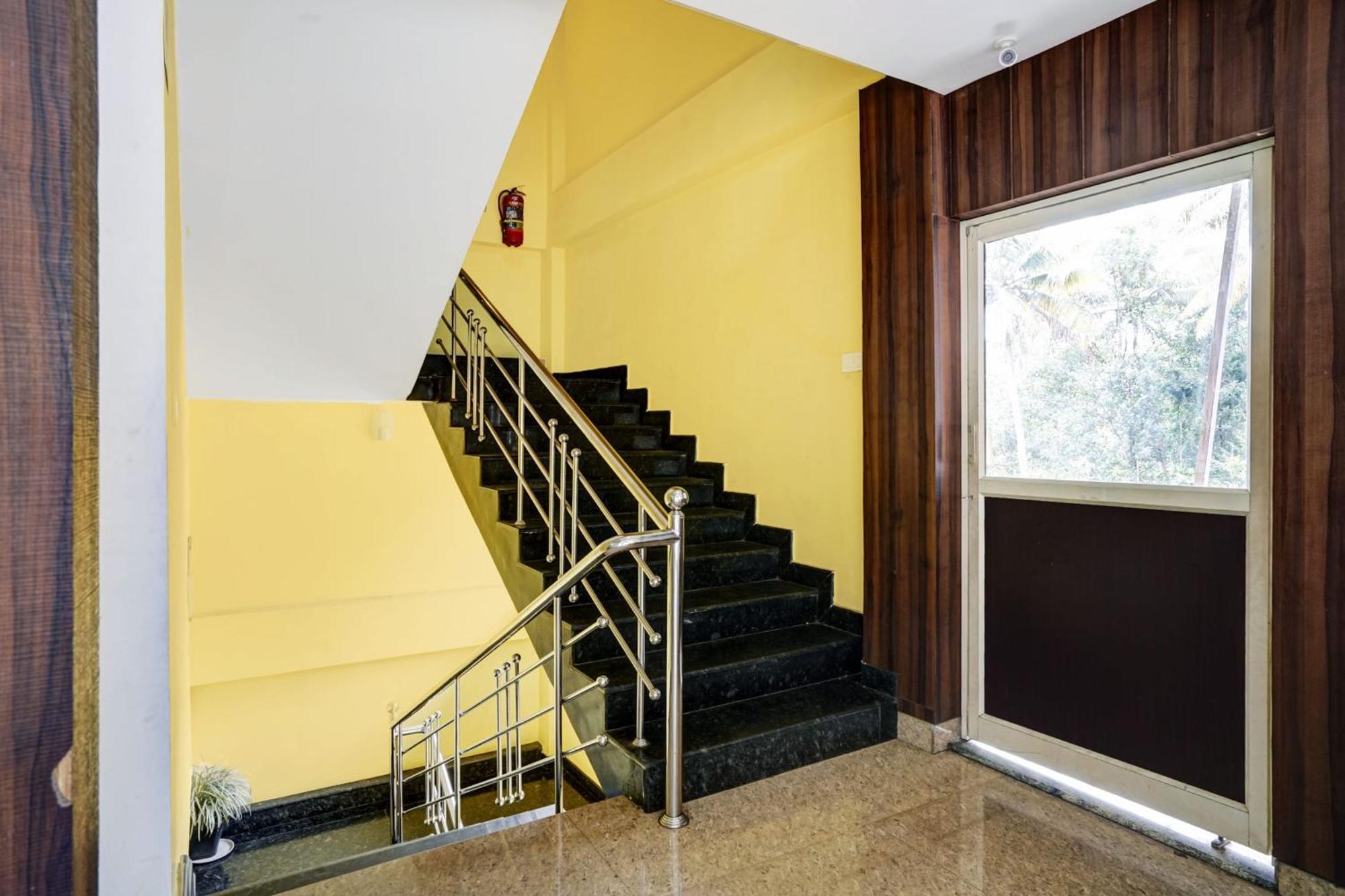 Hotel O Max Munnar